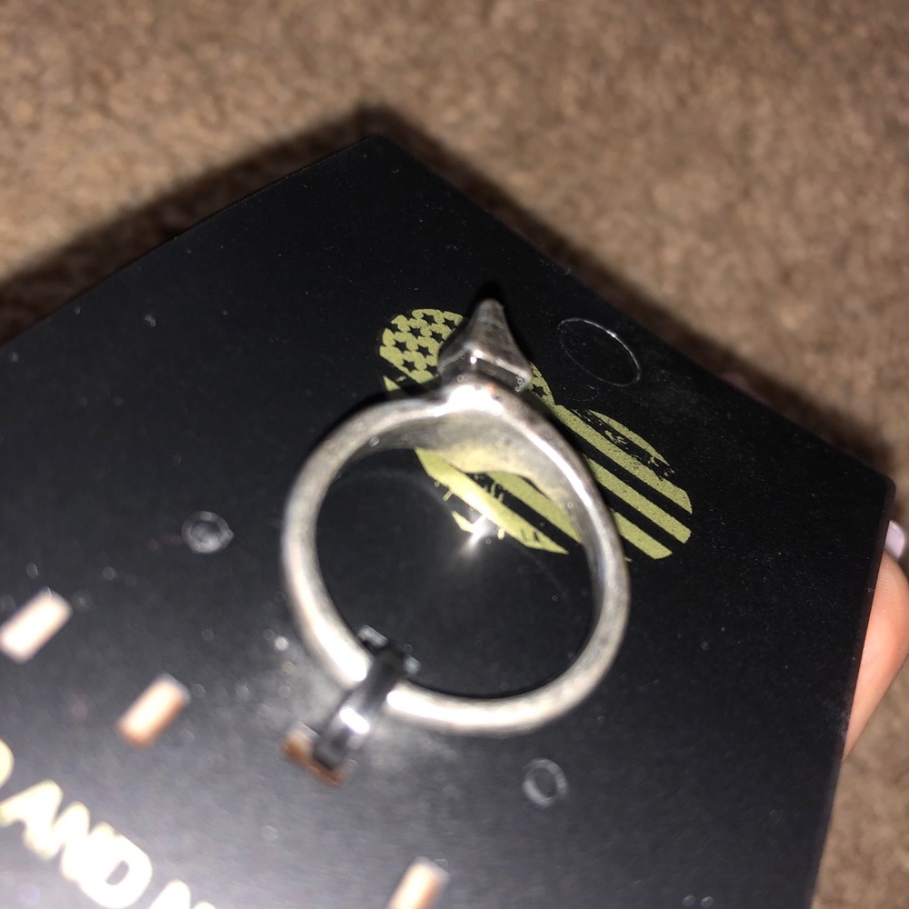 brandy melville triangular ring - Picture 3 of 3